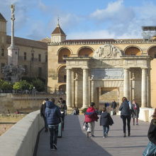 ローマ橋から見た旧市街