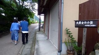 大原女（おはらめ）の小径　呂川（りょせん）の清流　三千院 御殿門