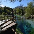 アルバニア、サランダ近くの青い泉「ブルーアイ」