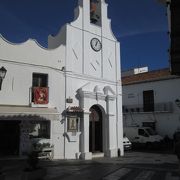白くて小さな教会サン・セバスチャン教会（Ermita de San Sebastian）