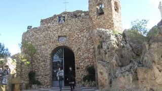 洞穴の教会ラ・ベーニャ聖母礼拝堂（Ermita de la Virgende la Pe&#328;a）