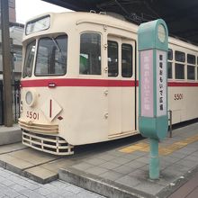 昔のクリーム色の車体。かわいい