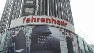 オフィスも入っている