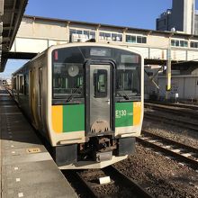 木更津駅で分岐する久留里線車両