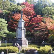 山門近くの庭園