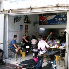 食べる方の店です。料理する店の北にあります。