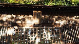 男坂、女坂の分岐にあります。