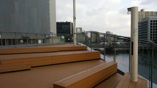 那珂川に面した公園