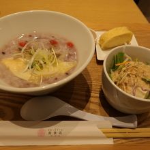 お粥と豆腐サラダ