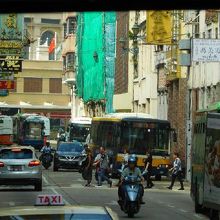 突き当り左の角に李錦記の1号店があります