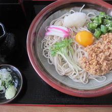 納豆そば（冷）は1000円でした。
