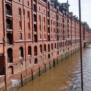 横浜の赤レンガ倉庫よりもずっと大規模なものでしたが、現在の観光利用の観点からは、横浜のほうが魅力的