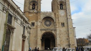 内部はちょっと暗かったけど、荘厳な大聖堂でした☆