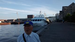 アマリエンボー宮殿見学のあと、近くなので通るだけでも良いと思います