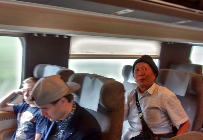 車窓の景色は、まあまあきれいでしたが、予想よりはたいしたことなかったでした。