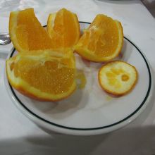 ３皿目デザートのオレンジ