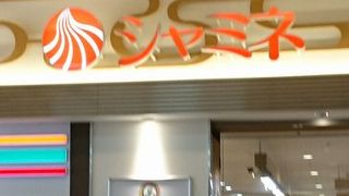 松江駅改札口目の前に