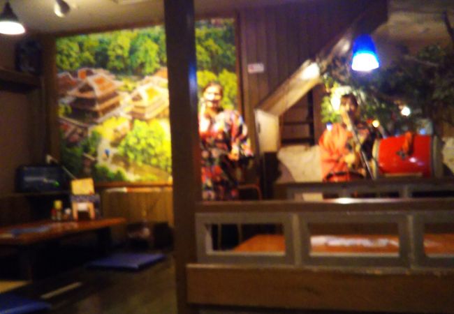 民謡ライヴを聞きながら