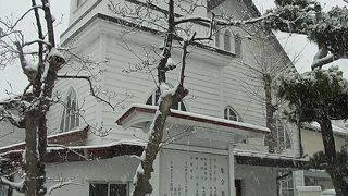 雪化粧した教会も風情があります