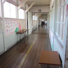 校舎内　懐かしい廊下