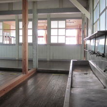 ２階の手洗い場も懐かしい～