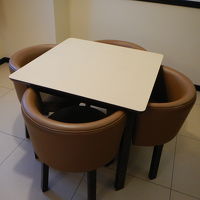 ミニキッチン・ダイニングスペースあり。