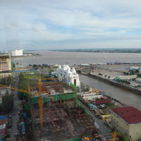 最上階朝食レストランからのリバービュー。開放感あり。