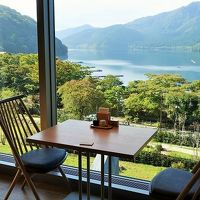 芦ノ湖を眺めながらお食事が頂けます。