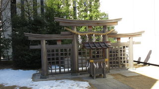 ビル街のオアシスにあります