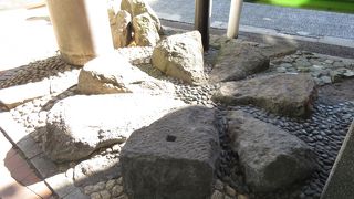 目立たない所にあります