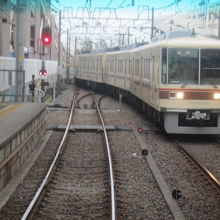 少なくなってしまったかつてのベージュの塗装電車