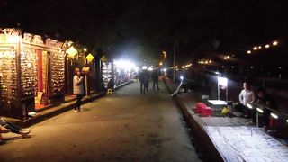 なかなか賑やかな夜市