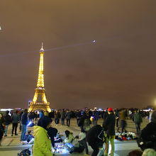 シャイヨー宮前の広場から見たエッフェル塔