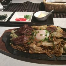 Ｂ級グルメ のプレート料理です。