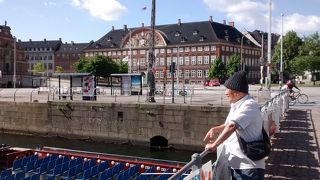 屋根がないので、雨が降ったら大変そう