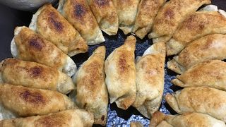 駅前で福島円盤餃子を食べました！有名人も来店しているお店です。