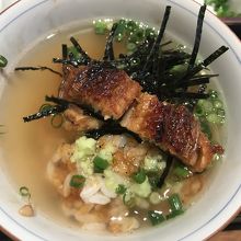 出し汁でお茶漬けにして頂く