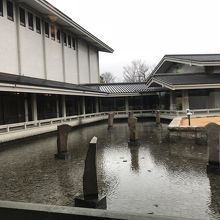 立派な建物ですよ。常設展は以前は撮影可能でしたが・・・