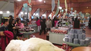 定番のお土産屋さんにチーズ