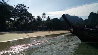 陸の孤島。絶景の断崖とビーチ