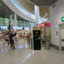 ラウンジ周辺です