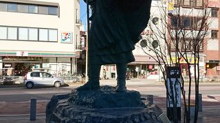 槍ヶ岳の開拓者の銅像