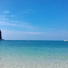 すぐにでも飛び込んでいきたくなるビーチ