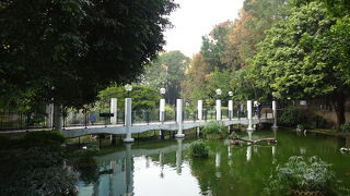 広くて緑のきれいな公園です。