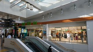 四階にはお土産や飲食店あり