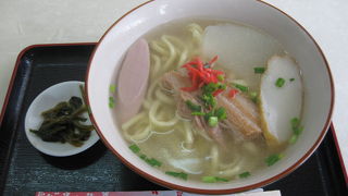 平和祈念公園の前にあります