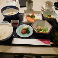 朝食の和定食、パッとしませんでした。