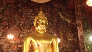 巨大ブランコが有名な見所多い寺院