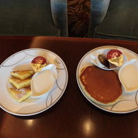 朝食時、パンケーキとフレンチトーストを焼いてもらいました。