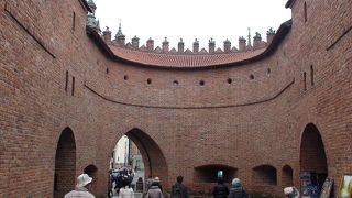 旧市街広場の北に建つ砦